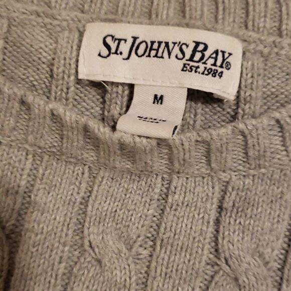 2 Medium sweaters  - Picture 3 of 3